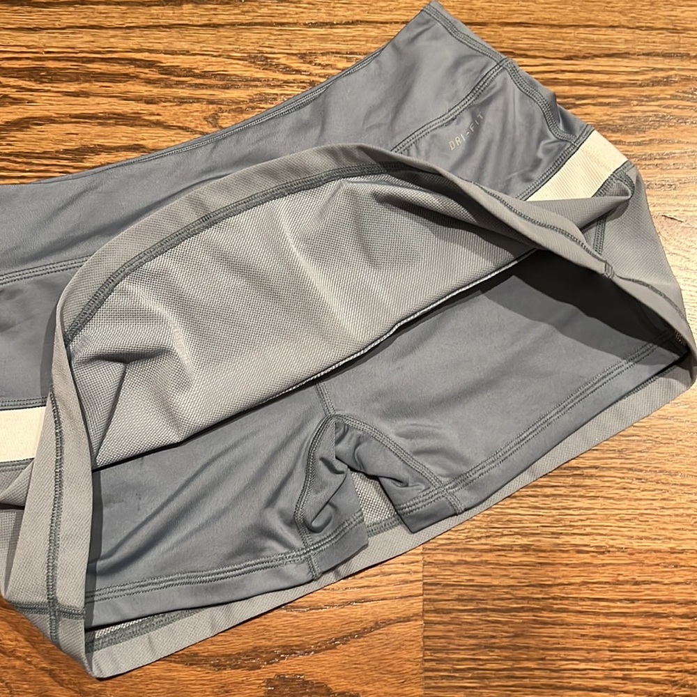 Nike dri fit skort, size small, gray w/white stripe, great condition - Picture 3 of 5